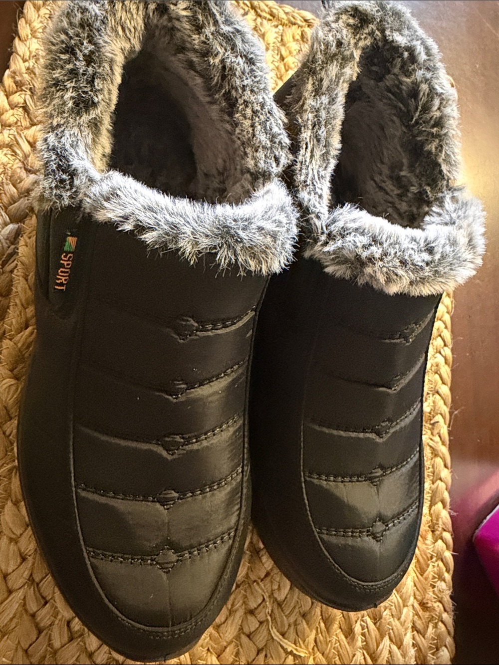Sporto Black Faux-Fur Lined Slip-On Slippers 39 but runs 1/2 small size 8